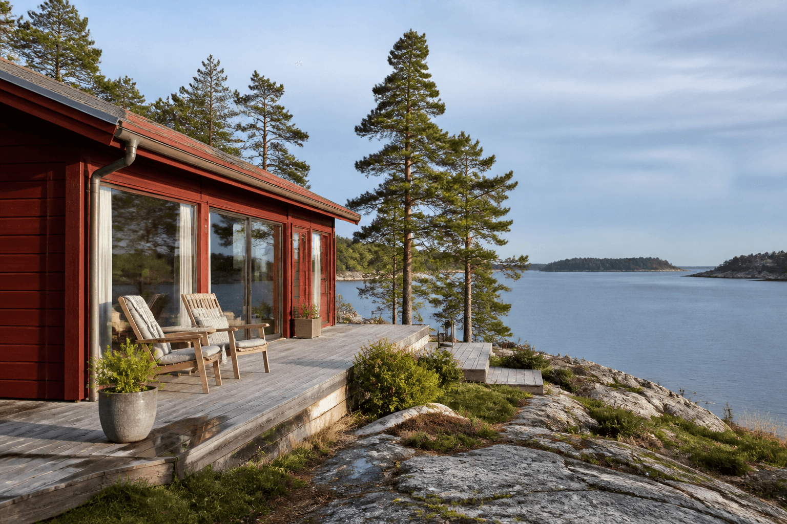 Modernt svenskt fritidshus vid skärgård – så kan andelsboende se ut